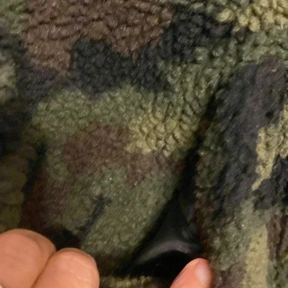 American Eagle Camo Sherpa Jacket Size Medium. - Picture 6 of 9